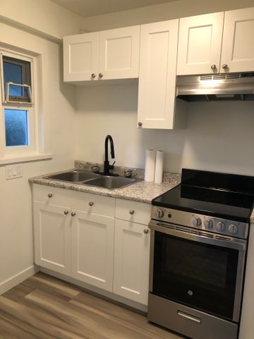 Two bedroom townhouse- small yard (Powell River) - Photo 5