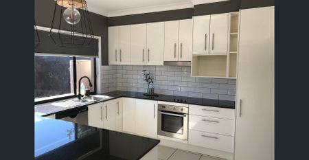 MADISON ON HARLEY - TOWNHOUSE - Photo 4