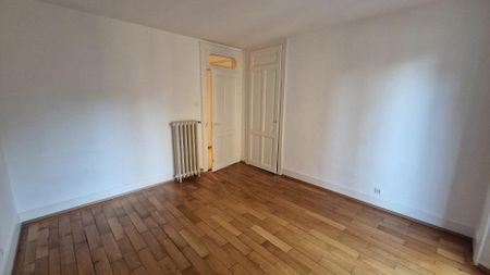 Joli 5 pièces avec de hauts plafonds et beaucoup de cachet - Photo 2