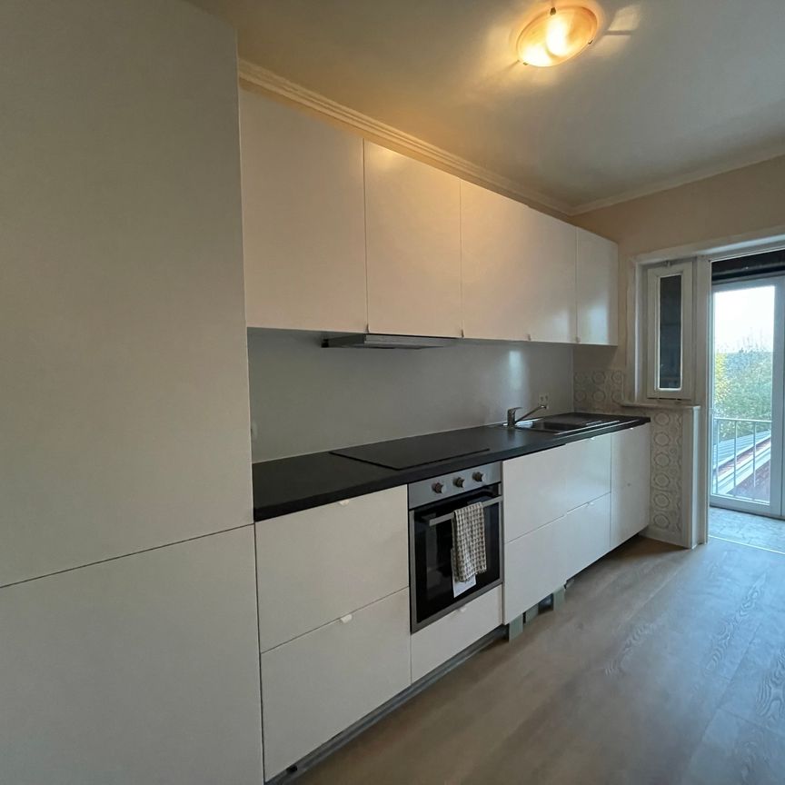 ZOTTEGEM - Gerenoveerd appartement vlakbij het station. - Foto 1