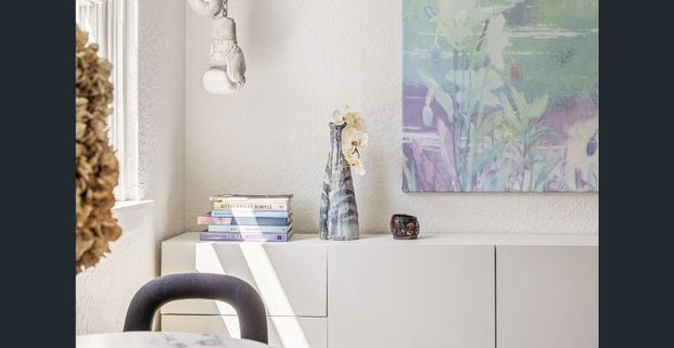 Renovated Art Deco apartment / sunny top-floor aspect - Photo 1