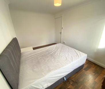 Camden High Street - Photo 3