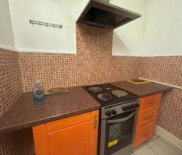 Price £900 pcm - Available Now - Unfurnished - Photo 3