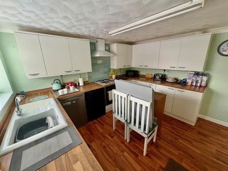 2 bedroom semi-detached house to rent - Photo 3