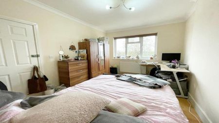 1 bedroom in a house share to rent - Photo 3