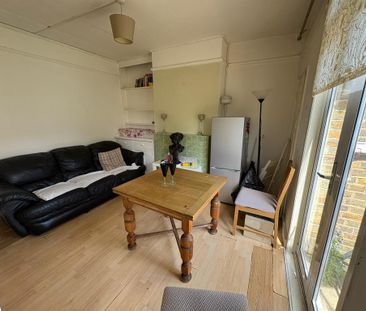 2 bedroom semi-detached house to rent - Photo 3