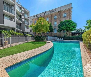 Double Story, Double Balcony, Dream Life in the London Woolstore Ap... - Photo 4