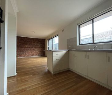 Comfortable Two-Bedroom Home in Convenient Tullamarine Location - Photo 1