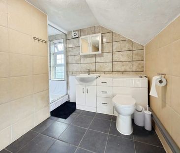 Flat to rent on - Photo 3