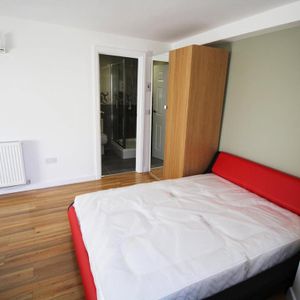 3 bedroom flat share to rent - Photo 2