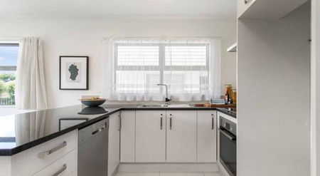 Contemporary Comfort in Prime Location - Photo 4