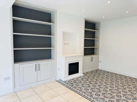 5 Bed Semi-Detached House, Walmington Fold, N12 - Photo 4