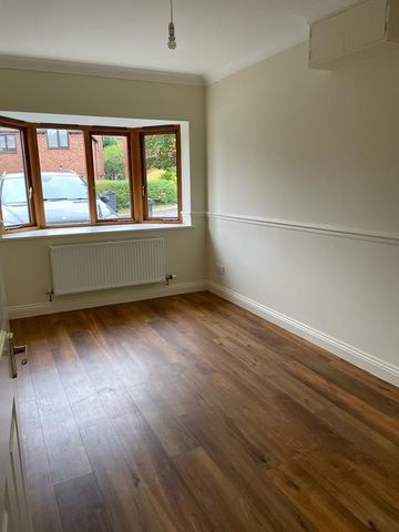 4 bedroom detached house to rent - Photo 2