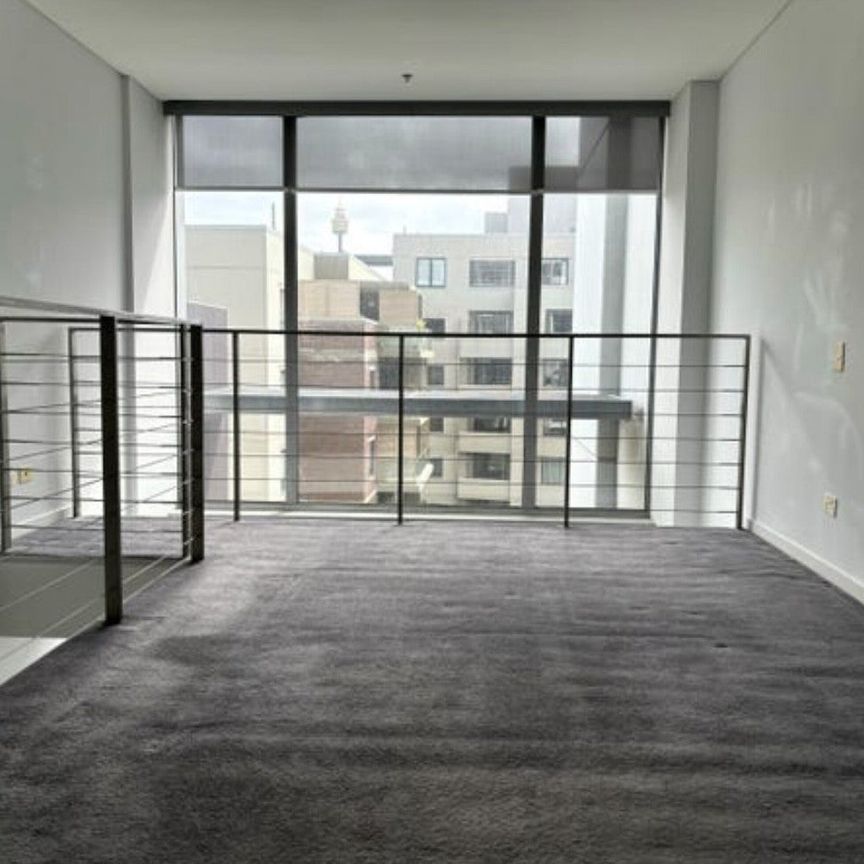 Elizabeth Bay - Photo 1
