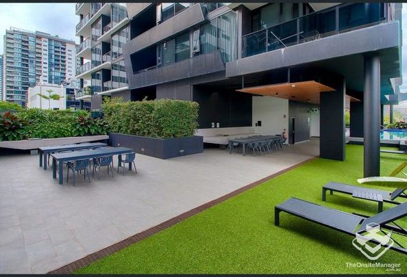 Luxury Fully Furnished Apartment in Prime Location - Brisbane State High School Catchment - Photo 1