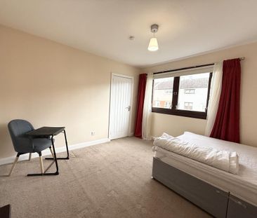4 bedroom semi-detached house to rent - Photo 4