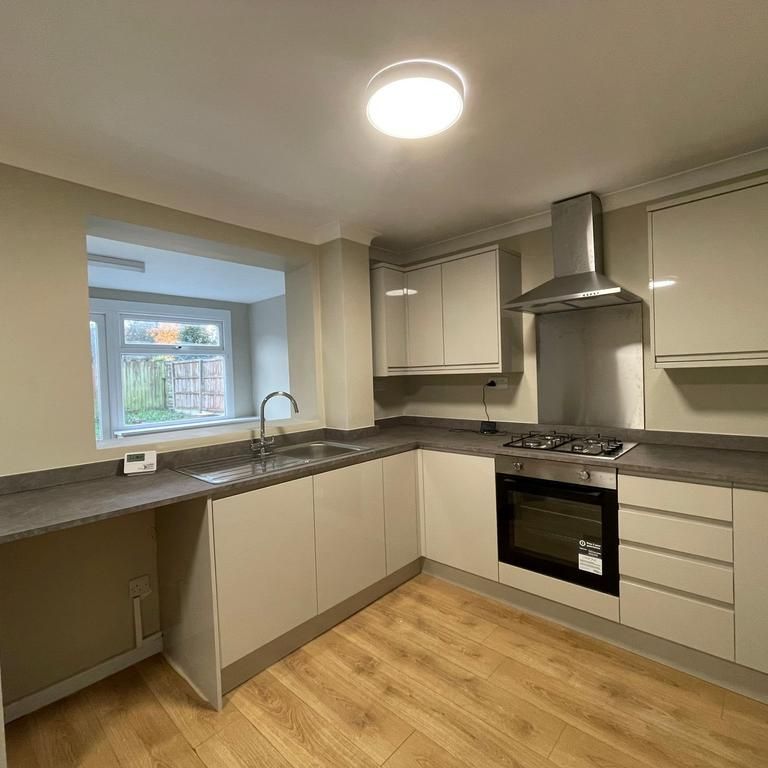 3 bedroom semi-detached house to rent - Photo 1