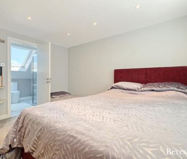 3 bedroom end of terrace house to rent - Photo 4