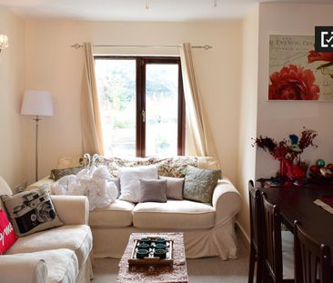 Ensuite room in 3-bedroom apartment in Ballinteer, Dublin - Photo 4