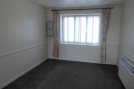 Berry Court, Raglan Close, Hounslow, TW4 - Photo 4