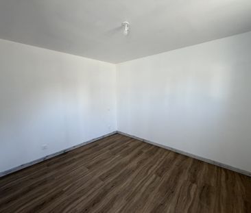 Location Appartement 2 pièces 42m² MESLAY DU MAINE 53170 - Photo 5