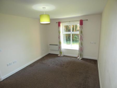 2 bedroom ground floor flat to rent - Photo 3