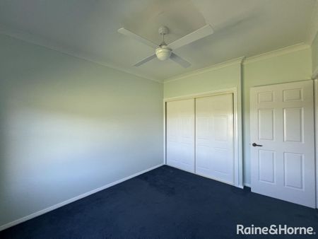 Elevated family home with panoramic views - Photo 5