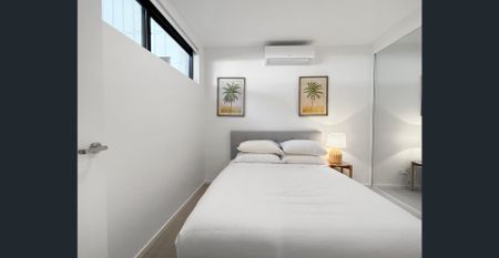 Stylish 2-Bedroom 2-Bathroom Unit in Batemans Bay - Photo 5