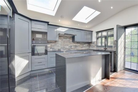 3 bedroom semi-detached house to rent - Photo 5