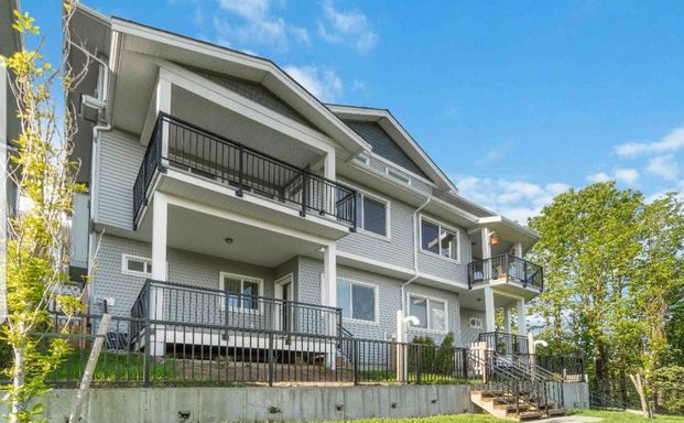 Bright, Open Concept Upper! - Photo 1