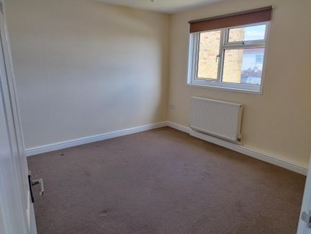 One Bedroom First Floor Maisonette on Verdi Close - Photo 5