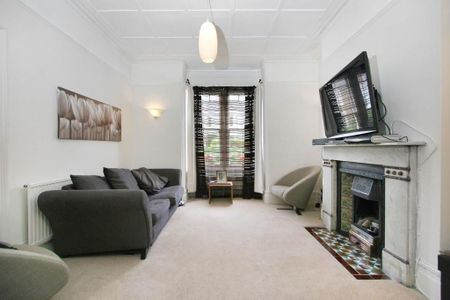 4 bedroom flat to rent - Photo 2