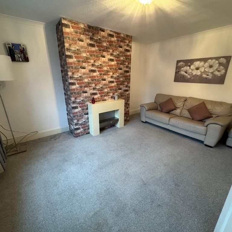 3 bedroom semi-detached house to rent - Photo 1