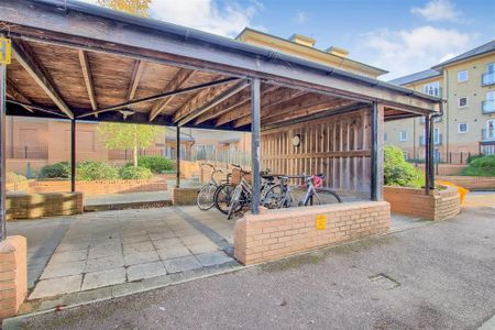 3 bedroom flat to rent - Photo 3