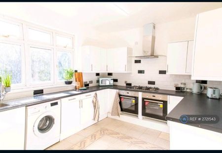 1 bedroom in a house share to rent - Photo 4