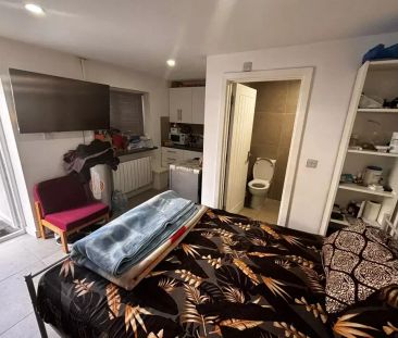 1 bedroom bedsit to rent - Photo 2