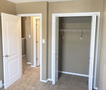 3-bedroom, 1.5-bathroom - Photo 4
