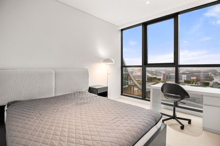 Fully Furnished I Grand 3-Bed in Infinity - Photo 4