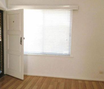 Ground Level, Solid Brick TWO Bedroom, Home Unit. Open Saturday 1.0... - Photo 3