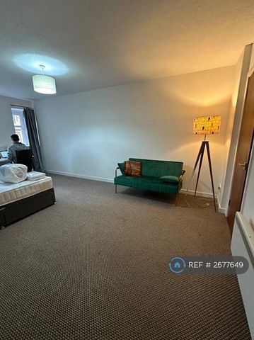 3 bedroom flat to rent - Photo 2