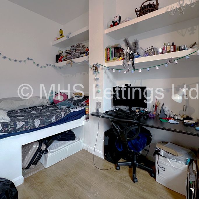 1 Bedroom Bedsit for rent in Midland Road - Photo 1