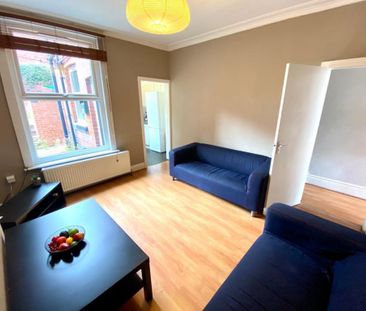 4 bedroom terraced house to rent - Photo 2