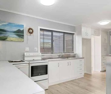 Fun Three Bedroom Home - Photo 4