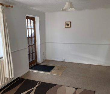 3 Bed Semi-Detached House, Crawley Green Road, LU2 - Photo 2