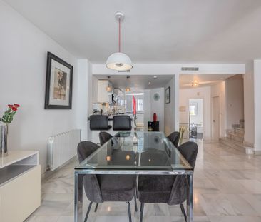 Casa adosada de alquiler en Urbanización Los Naranjos de Marbella, ... - Photo 6