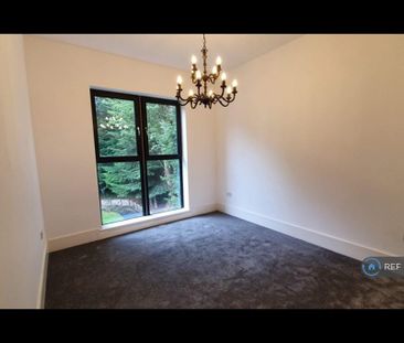 3 bedroom flat to rent - Photo 2