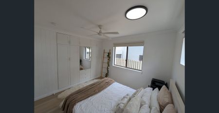 Fully renovated Furnished Beachfront Apartment 3months to 30 week lease available - Photo 4