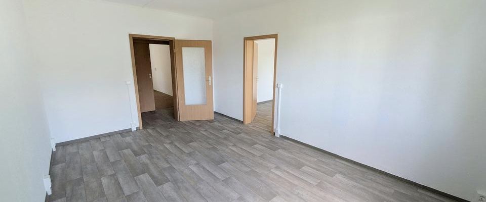 ++ schöne 2-Raum-Wohnung mit Balkon & modernisierten Bad in Limbach-Oberfrohna ++ - Photo 1