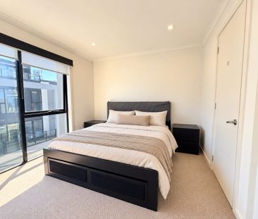 Contemporary Living in a Sought-After Port Melbourne Location - Photo 6