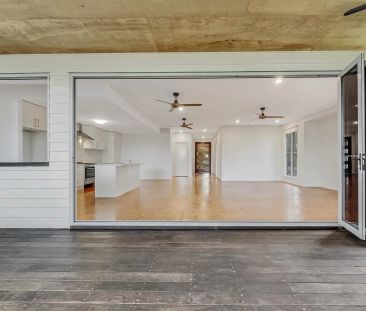 Spacious Family Home Close To The Beach! - Photo 1